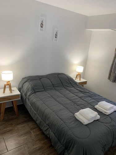 Imagen 13 de 27 de Departamento En El Centro De Bariloche Con Vista Al Lago, En Barrio Residencial Belgrano A Solo 4 Cuadras Del Centro Cívico, Apto Hasta 6 Personas