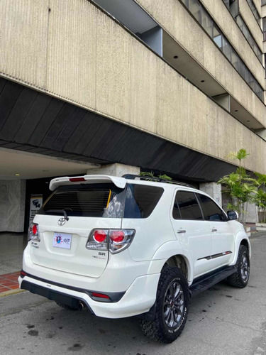 Imagen 3 de 10 de Toyota Fortuner Sportivo 4x4