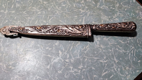 Cuchillo Ornamentado De Plata Y Oro