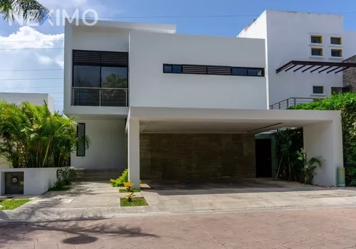 Casas en Venta en Cancún/Benito Juárez, 4 recámaras o más | Metros Cúbicos