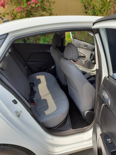 Imagem 8 de 12 de Hyundai Hb20s 2015 1.6 Comfort Plus Flex Aut. 4p
