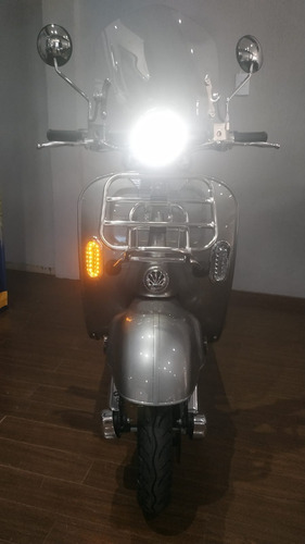Imagen 4 de 25 de Scooter Electrico Vespa Sunra Litio Moto Electrica Retro