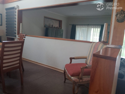 Casa En Venta De 5 Dorm. En La Florida