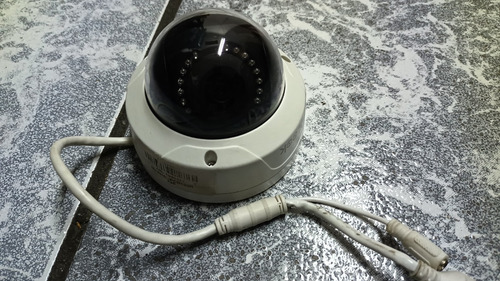 Cámara Tipo Domo Ip 2mp Hilook 30mts Ir Lente2.8mm Ipc-d121h (Usado)