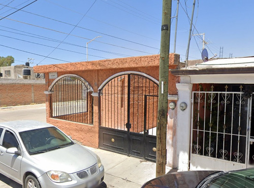 Sk01- Casa En Remate Bancario En C. Eucalipto, Jardines Del Real Iv, Dgo. (65% Debajo De Su Valor Comercial, Solo Recursos Propios)