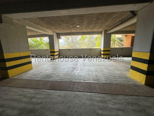 Venta De Amplio Apartamento Monterrey