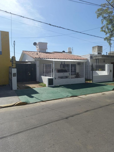 Casa En Barrio Los Naranjos Dos Dormitorios