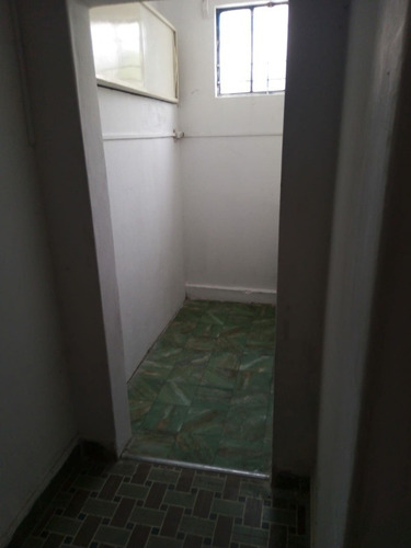 Imagen 4 de 14 de Apto Primer Piso Balcón Al Frente
