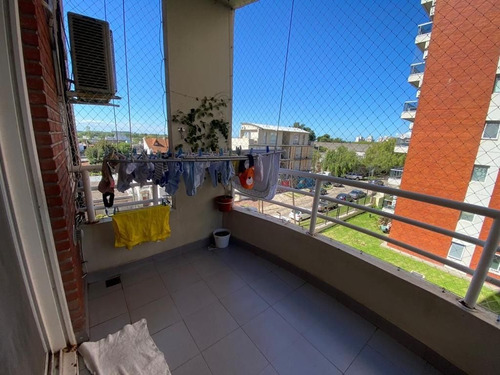 Imagen 13 de 21 de Torres Fierro 3 Amb Bernal