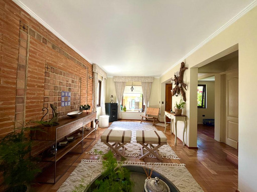 Oportunidad Única: Casa Semi-amoblada En Lomas De San Seba