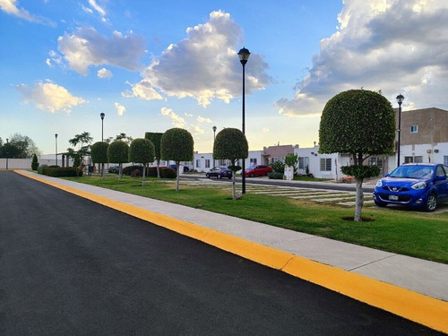 Casa De 1 Solo Nivel En Renta En Viñedos Queretaro