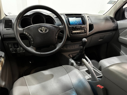 Imagen 17 de 19 de Toyota Hilux 3.0 Cd Srv Cuero 171cv 4x2 4x4 Srx Sr Amarok Dx