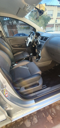 Imagen 4 de 10 de Volkswagen Suran 2014 1.6 Highline 101cv Cuero