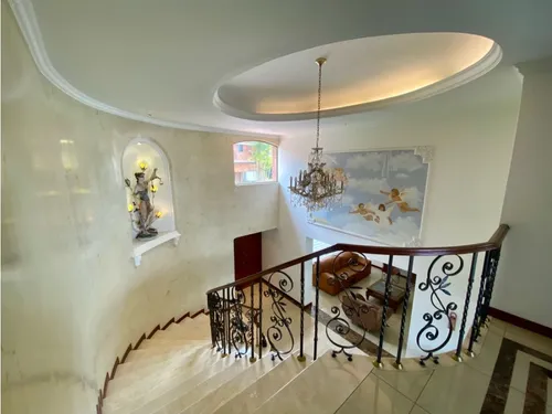 Vendemos Casa Con Apartamento Incluido En Poblado - La Cola Del Zorro