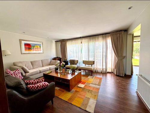 Maravillosa Casa Inglesa En Condominio Con Lindo Jardín