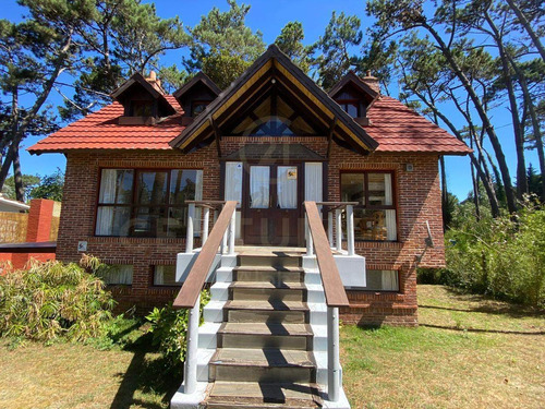 Alquiler Casa En 3 Plantas, 3 Dormitorios, 4 Baños, Play Room En San Rafael