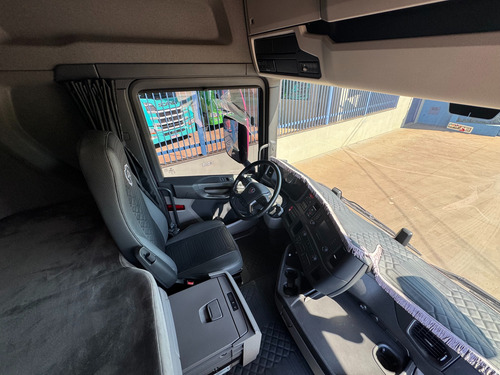 Scania R 560 Super 6x4 Ano:2024/com Apenas 70.000 Km.