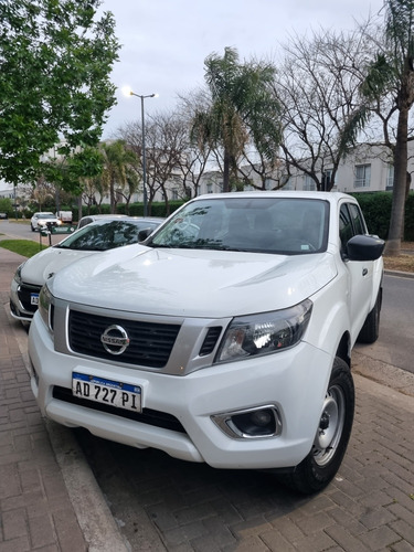 Nissan Frontier 3.2 Cabina Doble 4x2 Con Cámara Trasera Y Pa