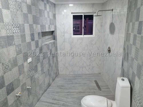 Casa En Venta Extraordinaria Villa A Estrenar Mp Con Hermosa Cocina Concepto Abierto, Pisos De Marmol, Decoración En Escayolad, Iluminacion Led. Colinas De Guataparo Valencia 24-33107
