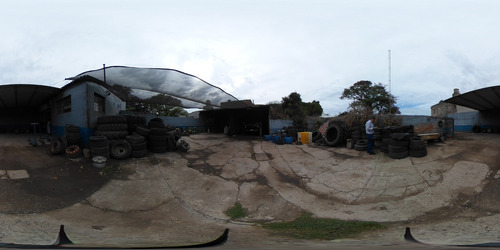 Imagen 4 de 4 de Taller, Galpon Lavadero Gomeria Sobre Av 75 Entre 68 Y 70