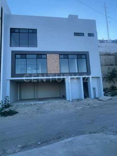 Casa En Venta, En Colinas De Agua Caliente, Tijuana B.c.