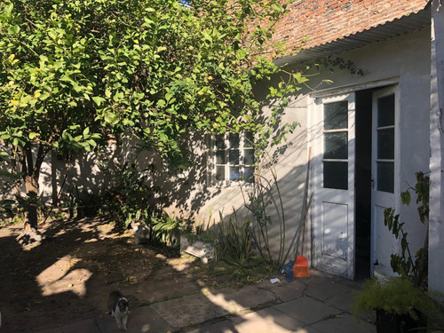 Venta Casa Con Salon Centro Reconquista