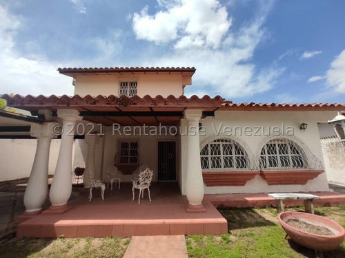 Quinta En Venta En Urb. El Castaño, Maracay. 23-5557. Lln