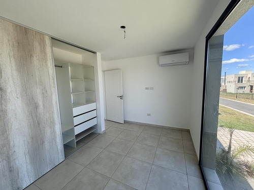Venta Casa San Sebastián Área 7 - 6 Ambientes A La Laguna