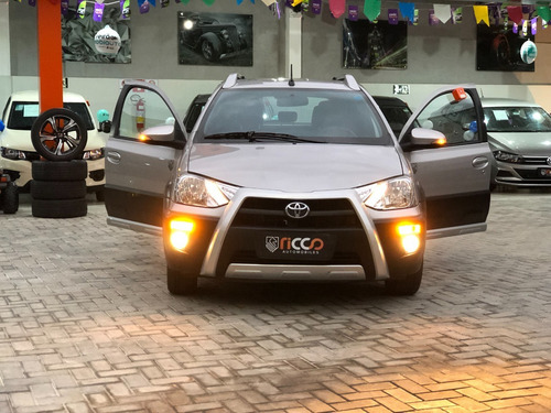 Imagem 2 de 15 de Toyota Etios Cross 1.5 2018