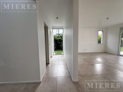 Casa En Venta Sobre Lote Interno En Barbarita - Bancalari.