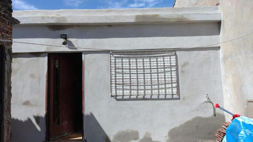 Casa En Venta - 2 Dormitorios 2 Baños - Cochera - 200mts2 - La Matanza