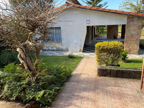 Casa De 4 Dormitorios Y 2 Baños