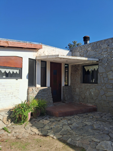 ¡disfruta De La Vida De Campo En Esta Encantadora Casa En L