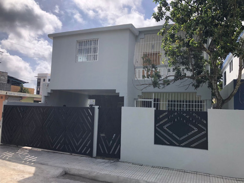 Hermosa Casa En Venta, Residencial Amalia, Autopista De San Isidro, Santo Domingo Este. República Dominicana