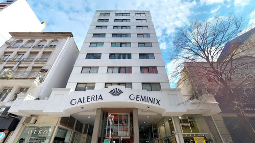 Imagen 1 de 13 de Vendo Oficina En Galería Geminix 48 E/ 7 Y 8. Piso 1° Contrafrente.
