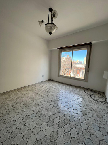 Departamento En Alquiler De 3 Dormitorios C/ Cochera En Centro