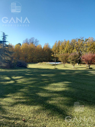 Venta Oliveros , Importante Propiedad En Lote De 17.761 M2, 3 Dormitorios, Pileta, Parrillero. 2 Garage.