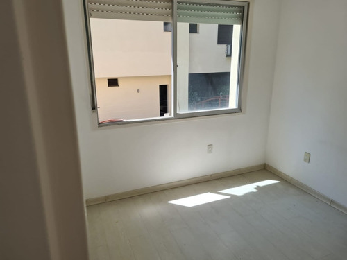Imagem 8 de 11 de Apartamento À Venda No Bairro São João - Porto Alegre/rs - O-27497-44814
