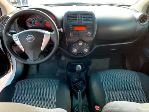 Nissan Versa 1.0 Completo - Super Conservado