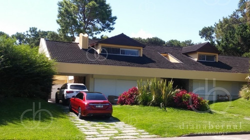 Casa En Punta Del Este Paya Mansa, 6 Dormitorios + Dep Y Piscina. - Ref: 42993