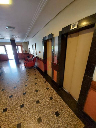 Apartamento De 3 Dormitórios, Sendo 1 Suíte, Com 2 Vagas De Garagem Escrituradas, Separadas E Cobertas À Venda No Bairro Farroupilha - Porto Alegre/rs - Ap2447