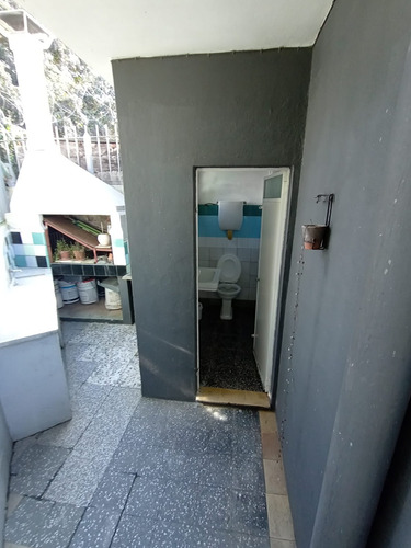 Frente A Av. Garzon. Colón. Chalet 3 Dorm.
