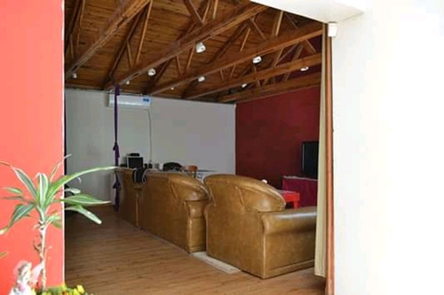 Venta Casa 2 Pisos 3 Dorm C/ Local Y 2 Departam