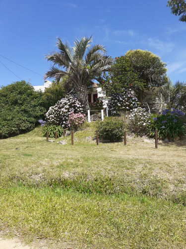 Casa 3 Dormitorios, A 200 Mts De La Costa, Amplia Vista Al Mar.