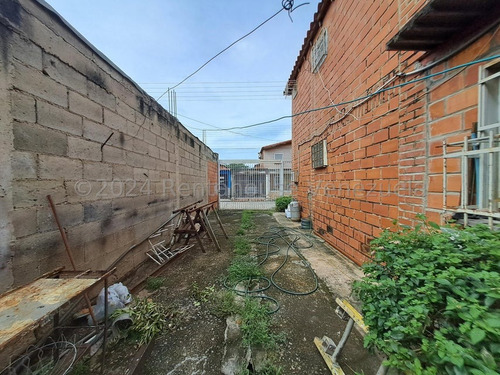 25-5352 Townhouse En Venta, Urb. Prados De La Encrucijada, Cagua Mord