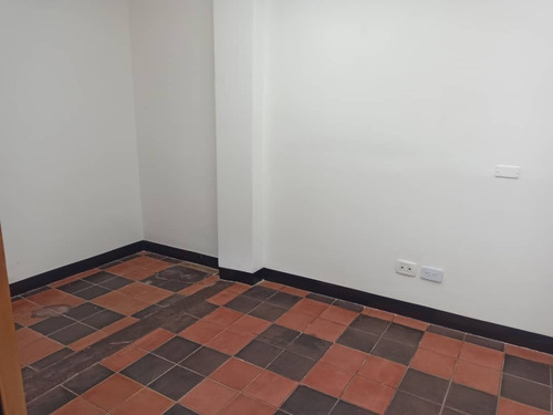 Se Alquila Excelente Local Para Oficina Distribucion De 4 Amlios Y Comodos Espacios En Una Zona Comercial Y Profesional Como Lo Es La Campiña En Caracas Em