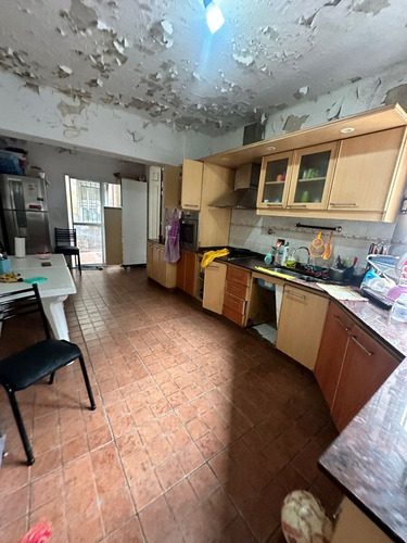 Casa/lote En Venta Floresta A Refaccionar Permuta