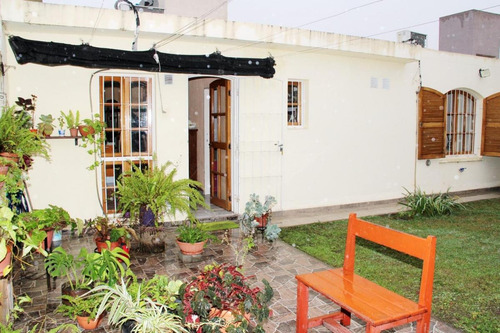 Se Vende Casa 2 Dormi-cochera-patio B°los Boulevares
