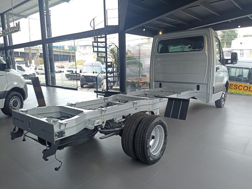 Imagem 8 de 10 de Mercedes-benz Chassis 516 Rodagem Dupla Pacote Motor Home