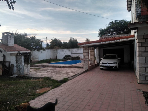 Hermoso Chalet En Venta (735m2) A 8min. Del Centro